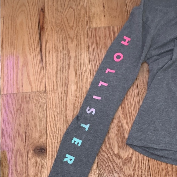 grey long sleeve Hollister tee - Picture 2 of 2